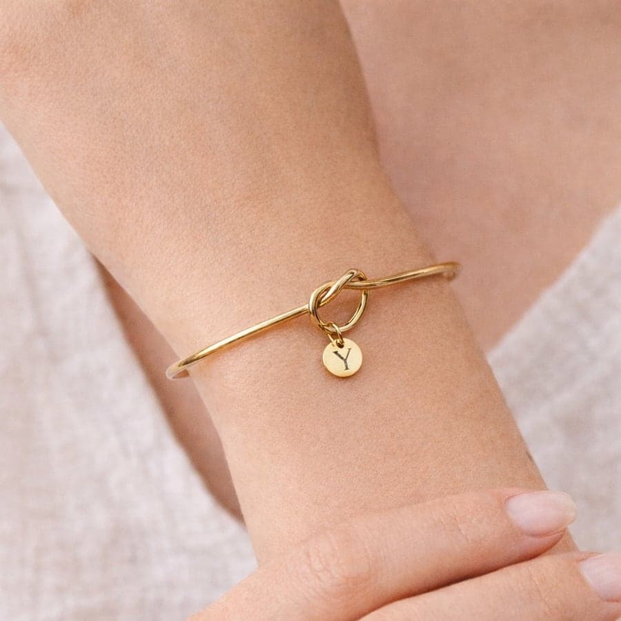 Bangle met initiaalbedel
