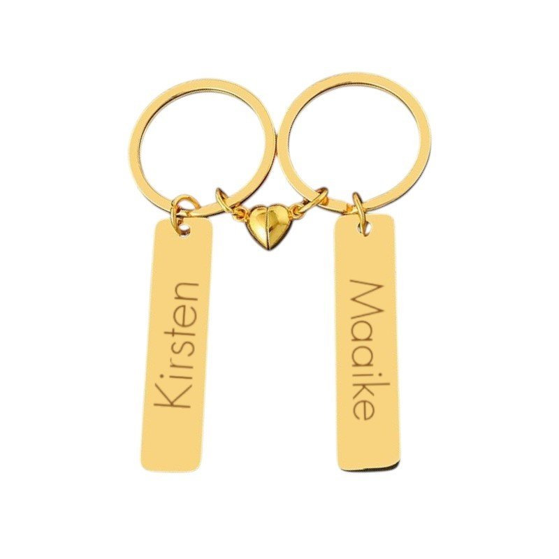 Naam Sleutelhanger Set met Magnetisch Hartje goud